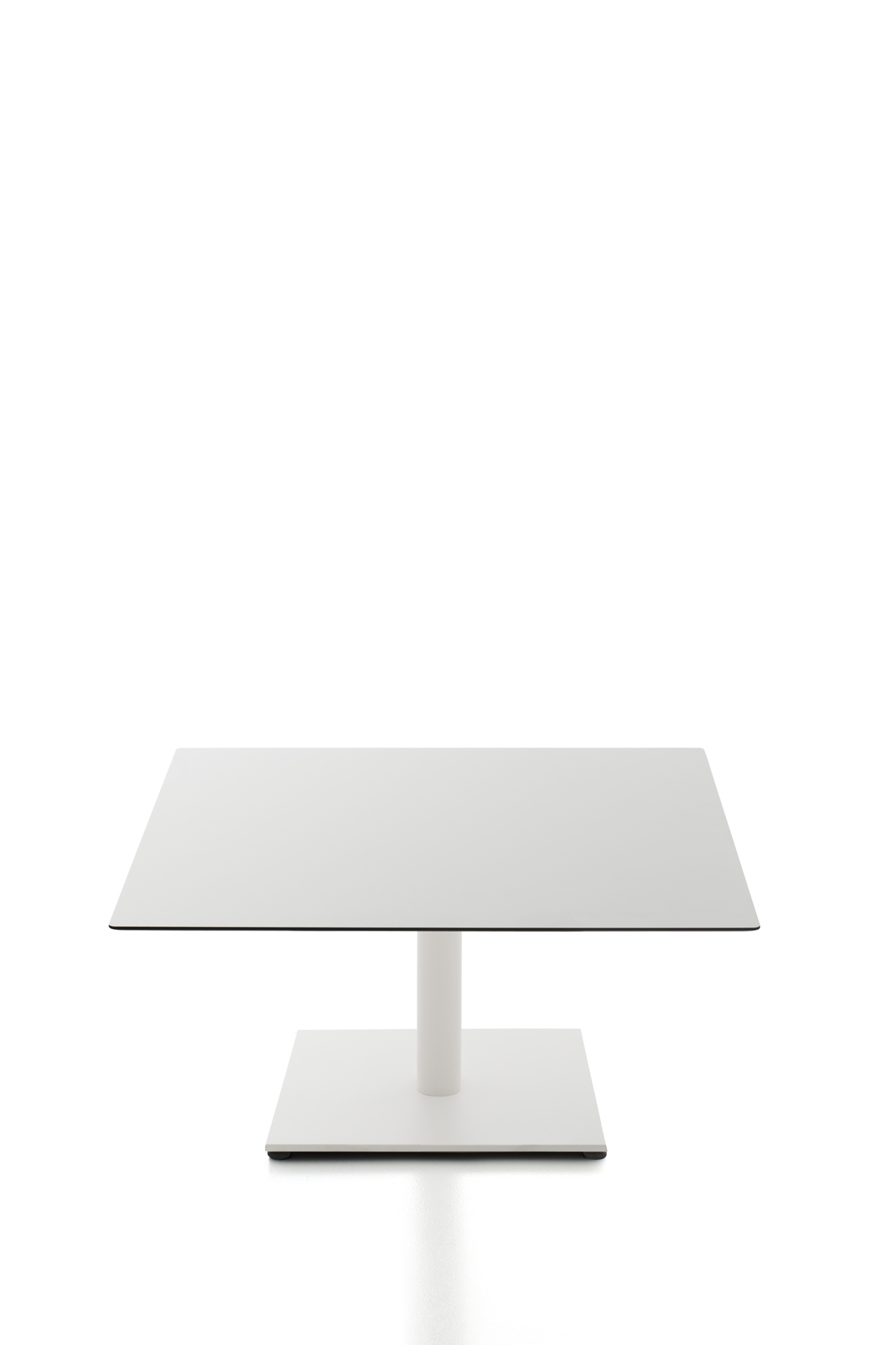 Tisch Kaleox, Basisversion; <br>quadratische Tischplatte 80 x 80 cm, wei; <br>Gestell wei lackiert; Tischhhe 40 cm